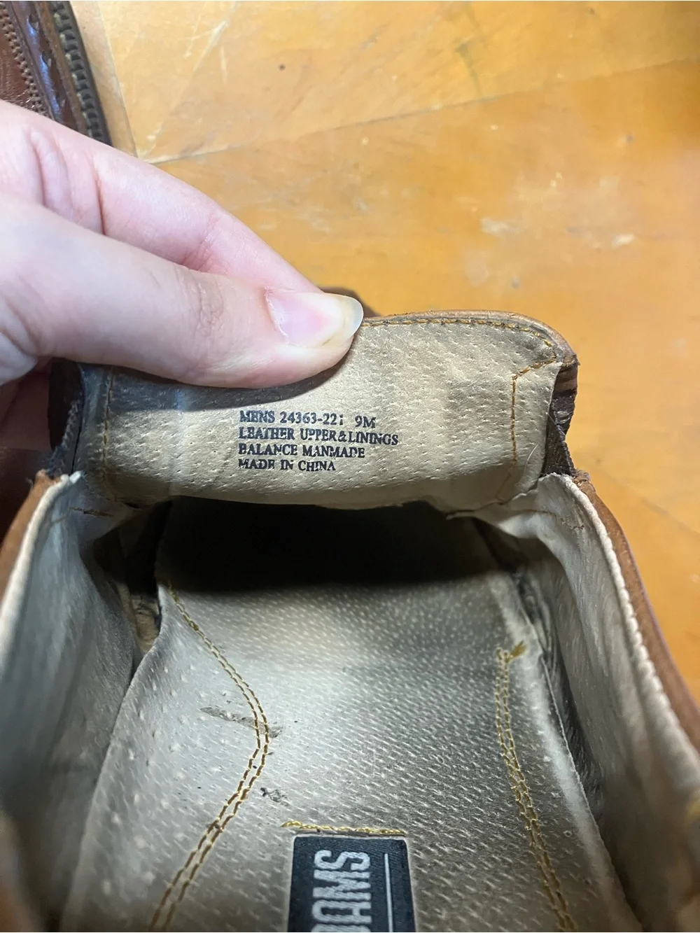 Stacy Adams Danton Mens 9 Cognac Leather Square Toe Slip On Loafers Box